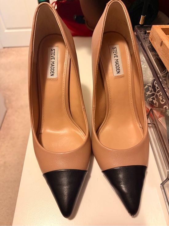 Steve Madden Shoes - Steve Madden Two-Tone Tan and Black Pointed Toe Pumps